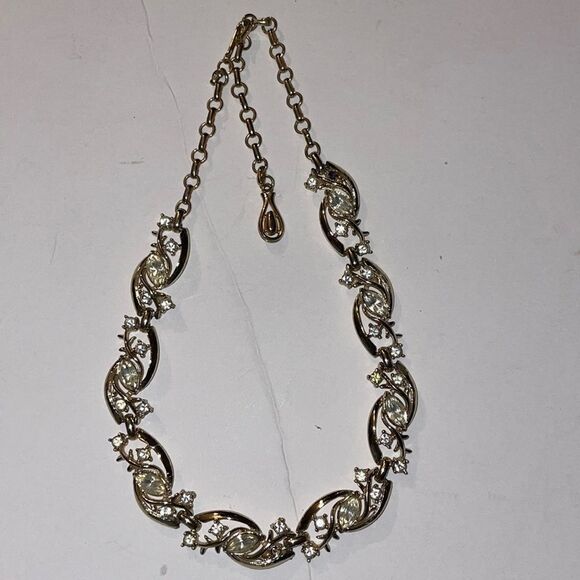 Coro Choker Necklace Gold Tone Leaf Vintage Classic - Picture 1 of 11